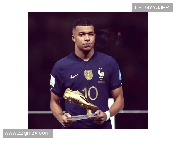 回顾2018年足球明星的辉煌时刻与传奇表现，重温世界杯的激情与荣耀